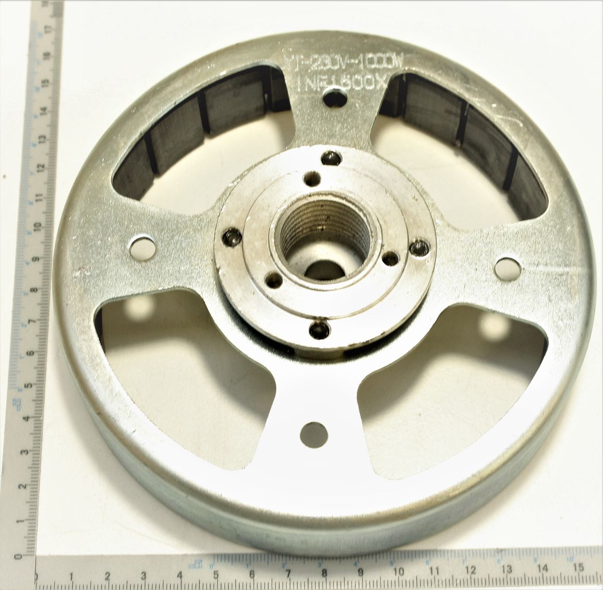 Scheppach Schwungrad mit integriertem Rotoraufsatz, Detailansicht mit Maßeinrichtung