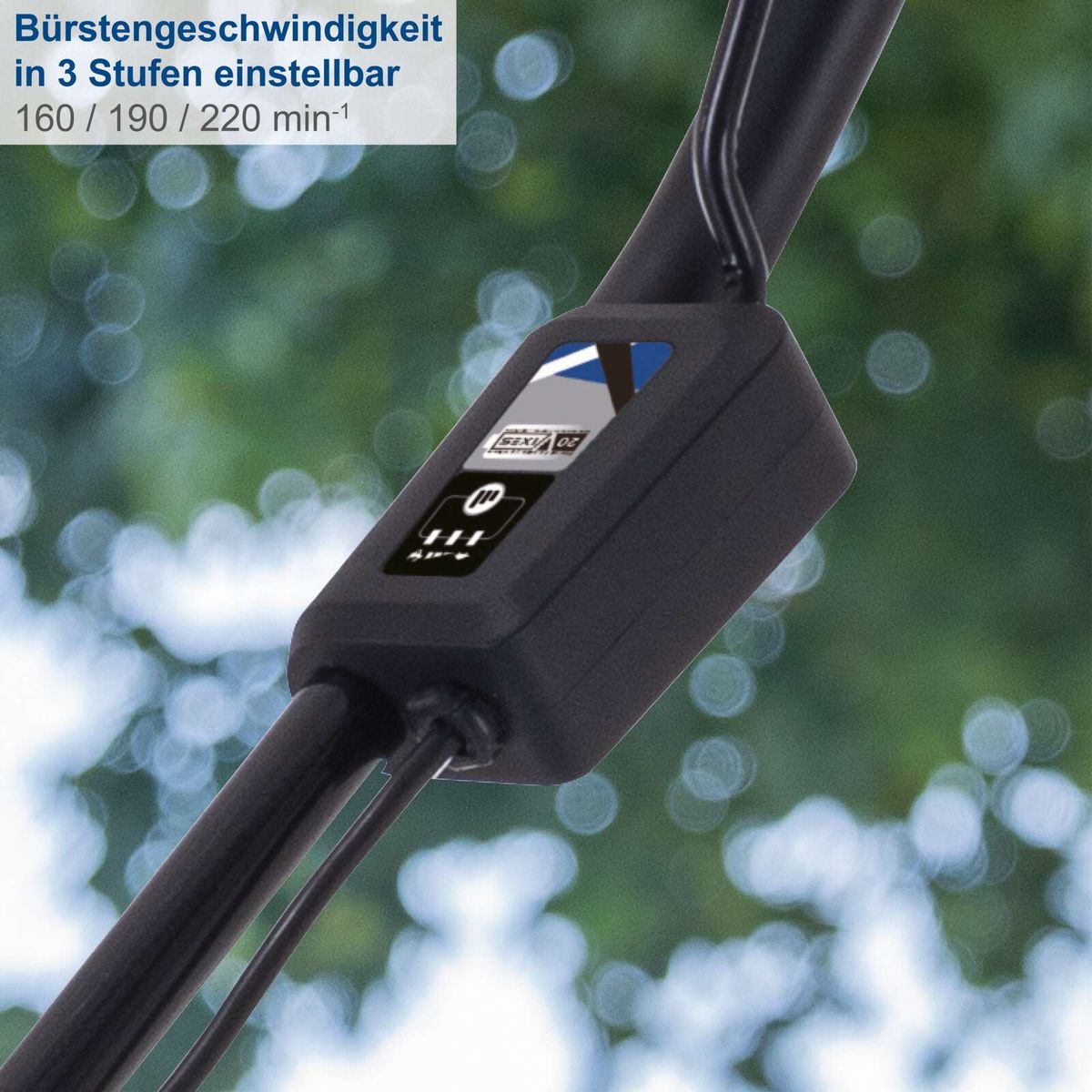 Akku-Kehrmaschine mit drei Geschwindigkeitsstufen (160–220 min⁻¹), eingebauter Akku und Ladegerät