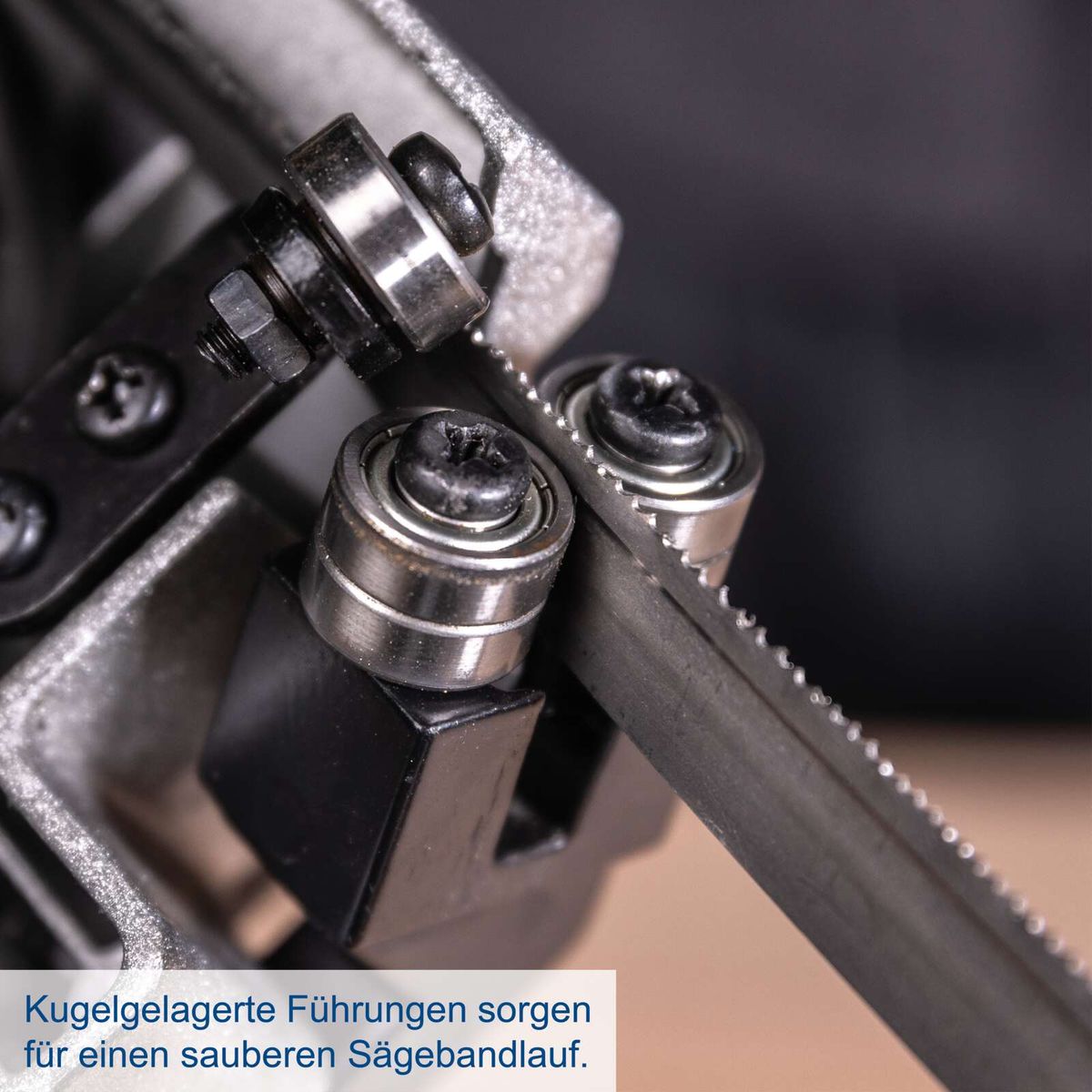 Kugellagerführungen für präzisen Sägebandlauf in Metallbandsäge