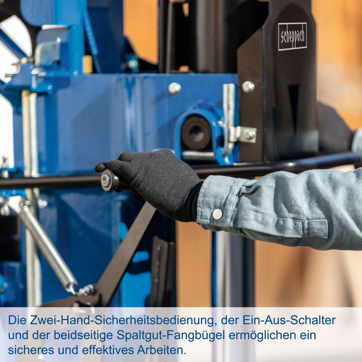 Sicherheitsbedienung mit Zweihandprinzip, Ein-/Ausschalter und beidseitige Spaltgut-Fangbügel für sicheres Arbeiten