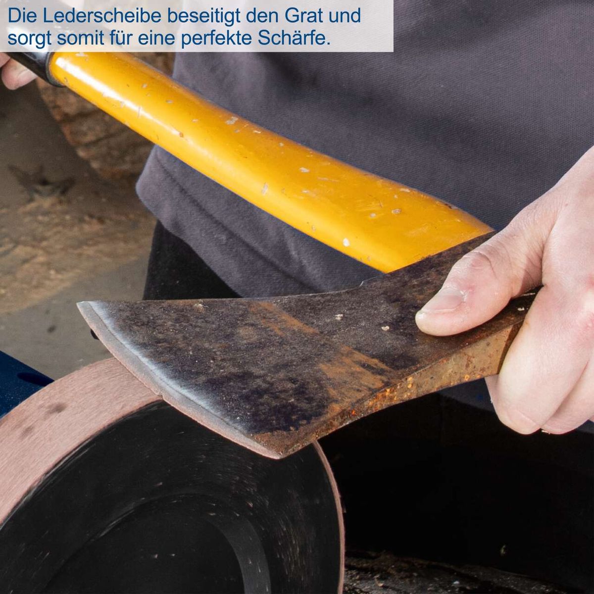 Wasserbearbeitungsleder für präzise Schleifarbeit auf Scheppach-Wasserbearbeitungsgerät, zeigt Schleifstein in Gebrauch