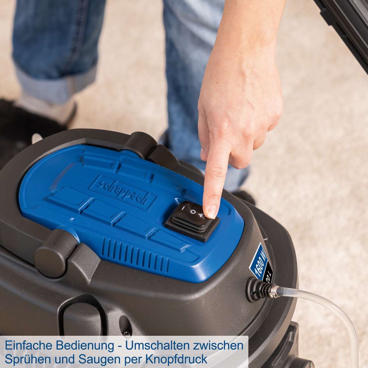 Einfache Bedienung: Umschalten zwischen Sprühen und Saugen per Knopfdruck. 1600W Leistung, 230V, 20L Behälter, 5in1 Wasch-, Nass- & Trockensauger inkl. Zubehör.