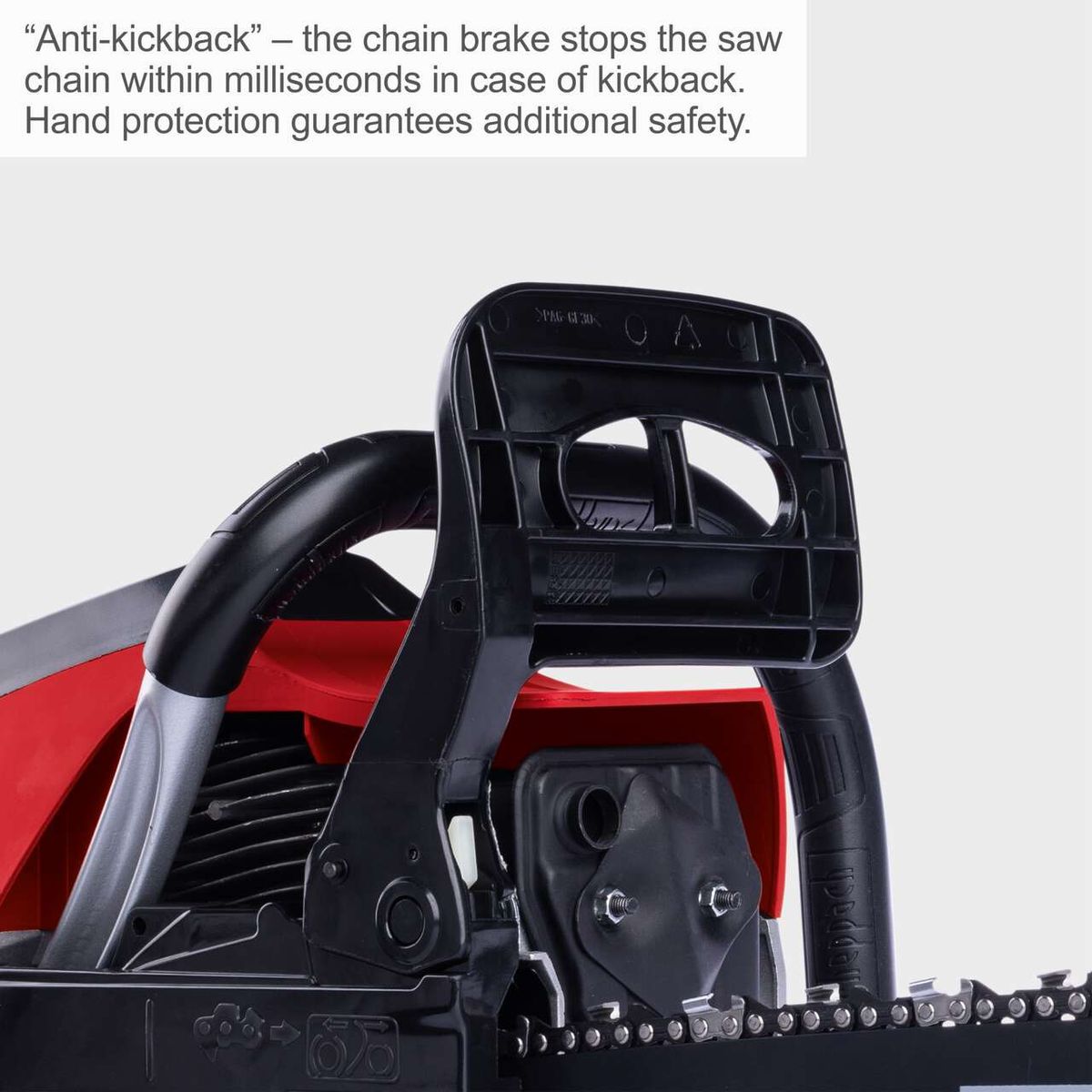 The petrol chainsaw PCS56 by Scheppach features an anti-kickback function that stops the saw chain within milliseconds in case of kickback. The hand guard provides additional safety.