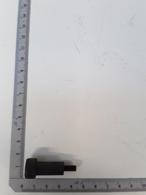 Schraube Ø15 von Scheppach, gezeigt von der Seite neben einem Lineal zur Größenveranschaulichung.