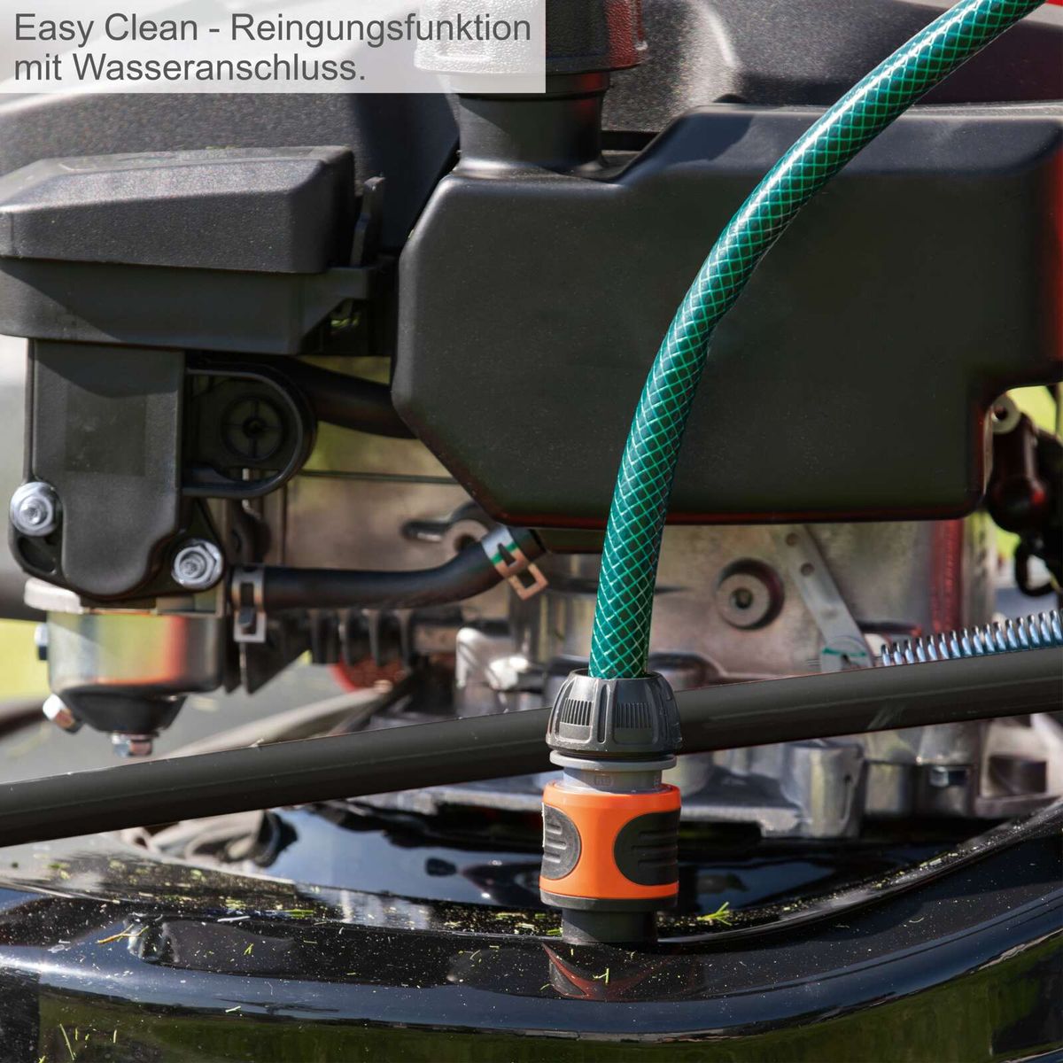 Wasseranschluss für Reinigungsfunktion an Scheppach-Gerät mit Schlauch und Sprühdüse