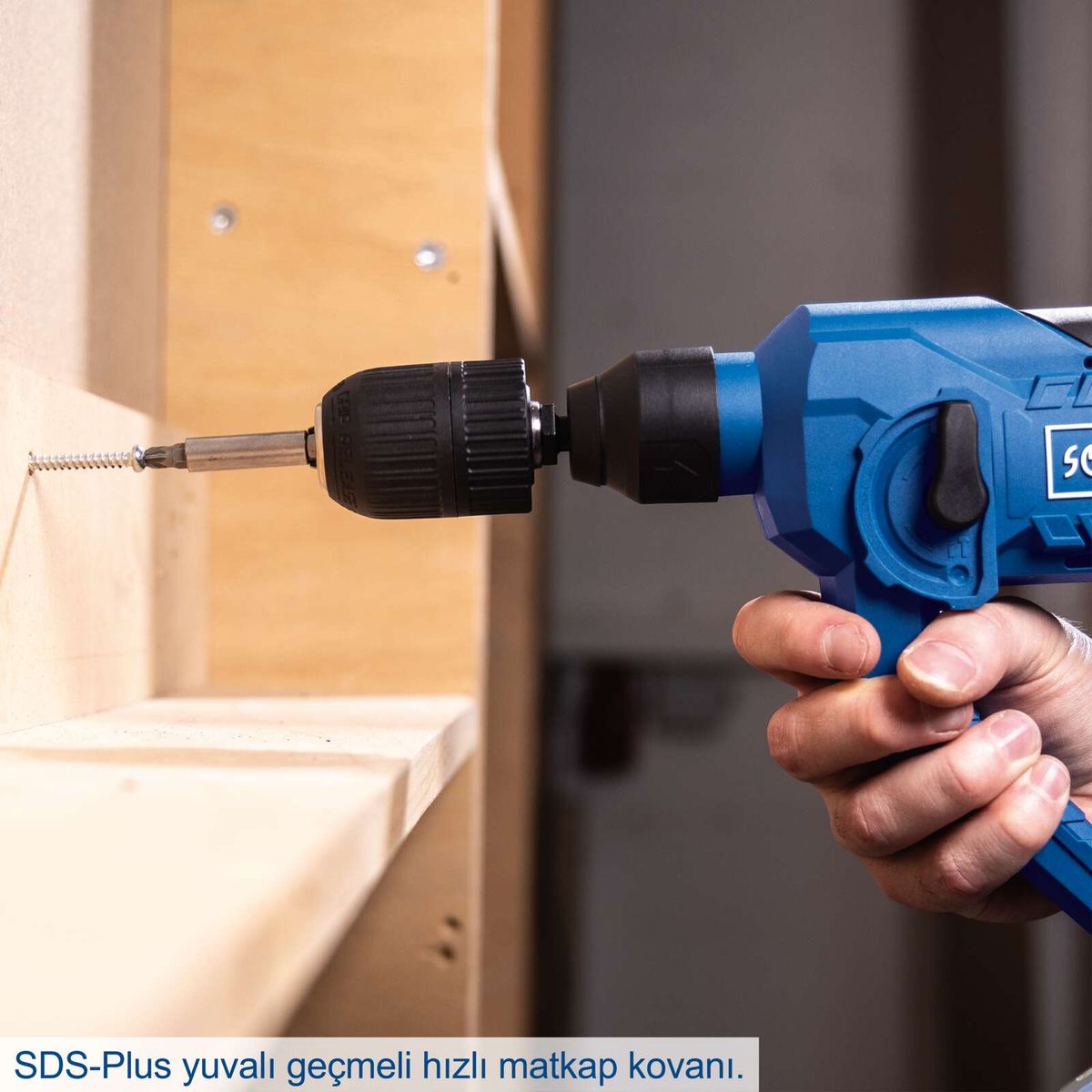 SDS-Plus-Bohrhammer mit schnellem Wechselbohrfutter für effizientes Arbeiten.