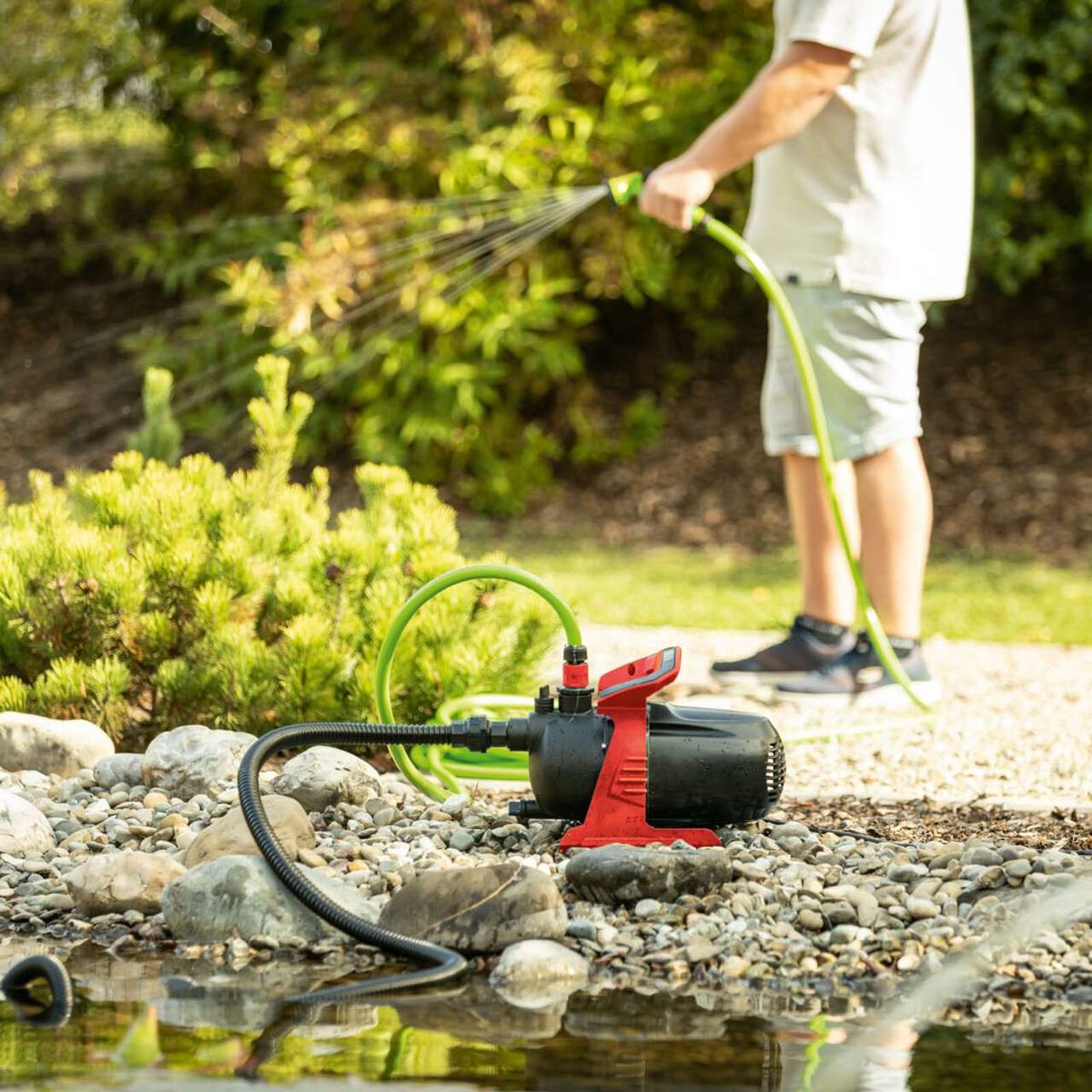 Die Gartenpumpe GP600S von Scheppach mit 600W Leistung und 3,5 bar Druck. Maximale Förderhöhe 35m, maximale Saughöhe 8m. Inklusive Zubehör.