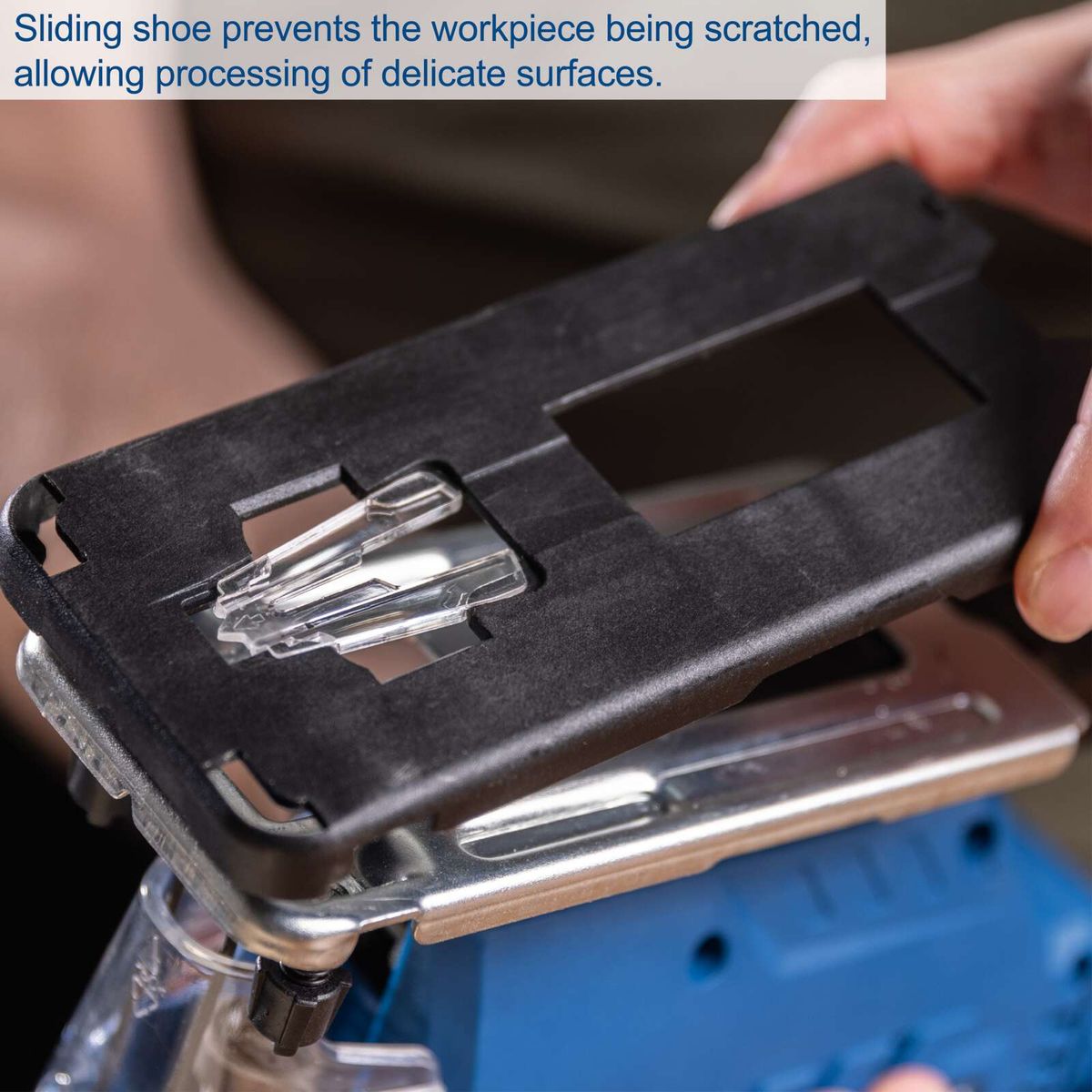 The cordless jigsaw C-JS220-X by Scheppach features a sliding shoe that prevents the workpiece from being scratched, allowing for the processing of delicate surfaces.