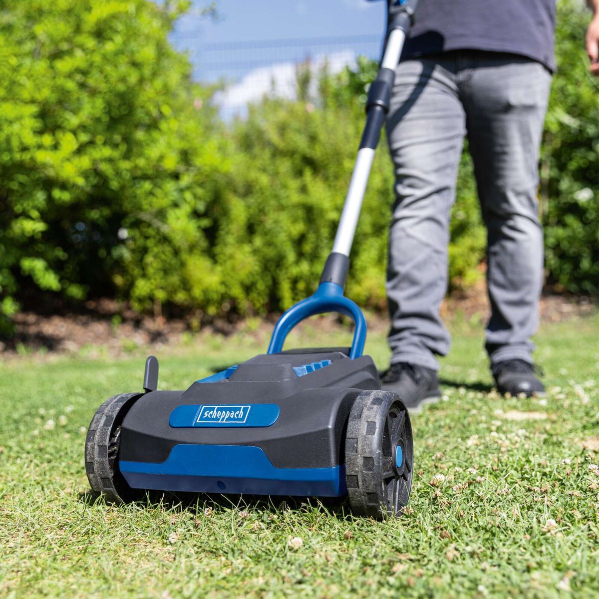 Der Akku-Rasenmäher BC-MP220-X von Scheppach hat eine Schnittbreite von 21,5 cm, eine Schnitthöhe von 30-50 mm und eignet sich für Rasenflächen bis 120 m². Er verfügt über eine Mulchfunktion.