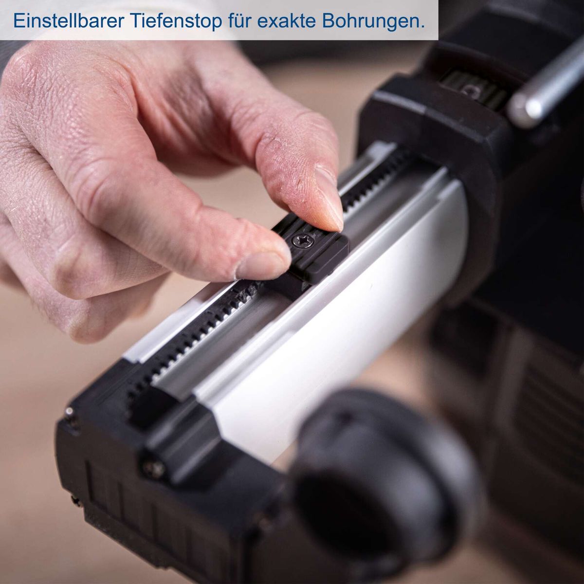 Einstellbarer Tiefenstop für präzise Bohrungen auf Akku-Bohrhammer