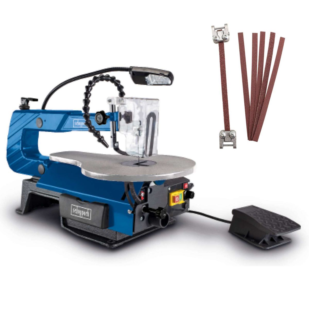 Die Scheppach Dekupiersäge DECO-XLS mit 120W, 50mm Schnitthöhe, 406mm Schnitttiefe und 127mm langem Sägeblatt. Inklusive Fußschalter und vier Sägeblättern.