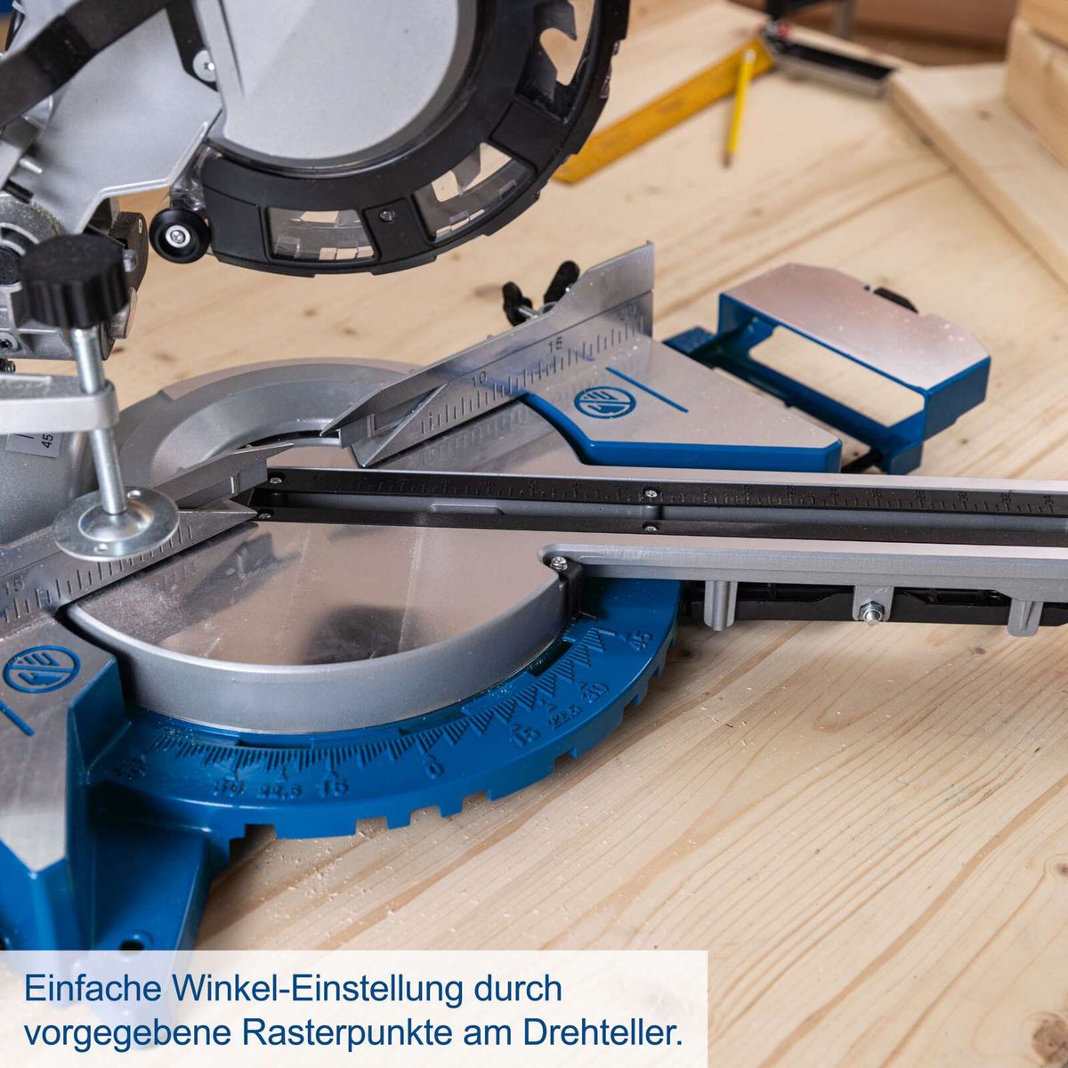 Die Kappzugsäge HM216 von Scheppach ermöglicht eine einfache Winkeleinstellung durch vorgegebene Rasterpunkte am Drehteller.