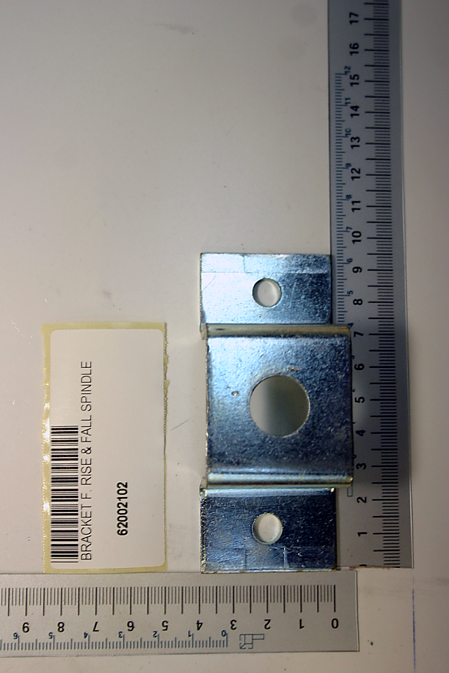 Winkeltriebbügel 3x40x136 von Scheppach, Ansicht von vorne. Artikelnummer 62002102.