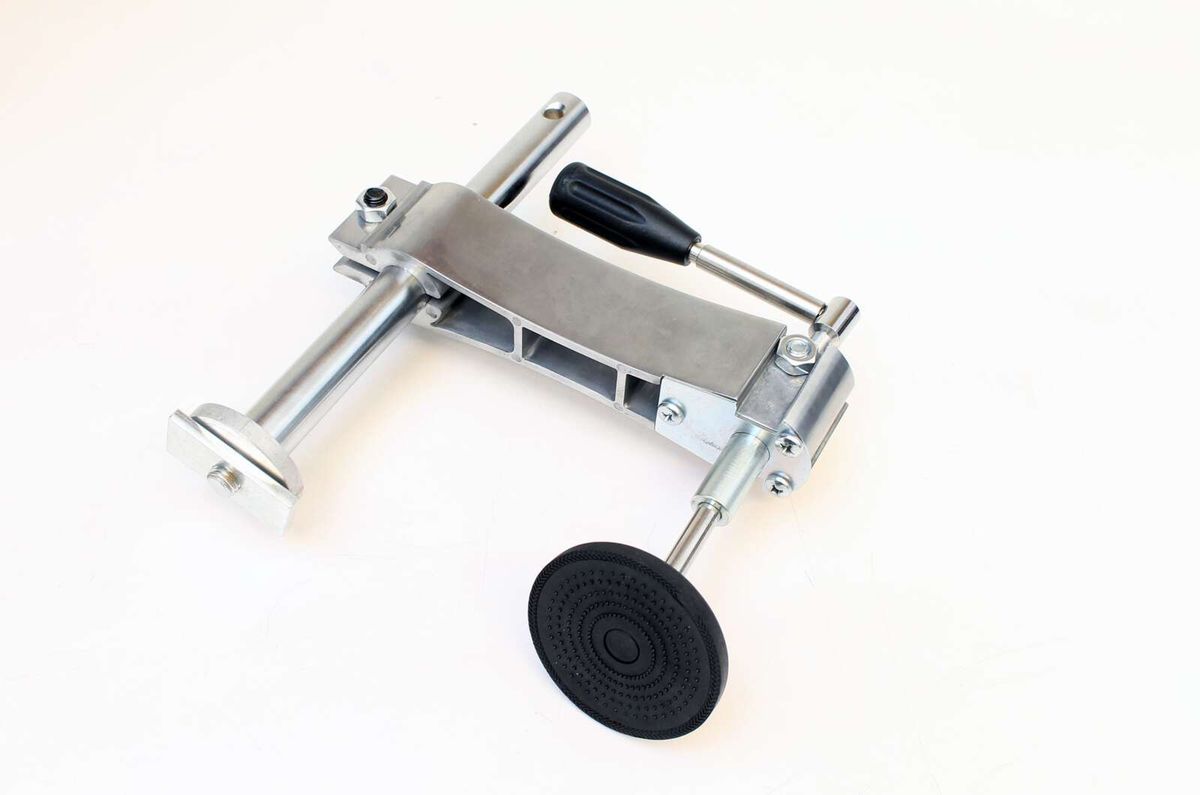 Werkstückspanner mit Handgriff und Laufrollen für präzise Halterung