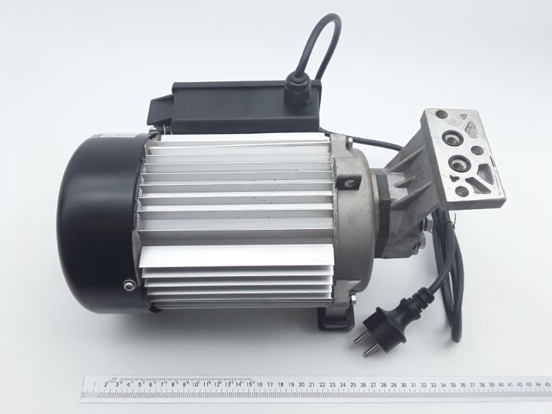 Elektromotor mit Anschluss für 230-240V/50Hz, mechanischer Ausgang für Antriebseinheiten