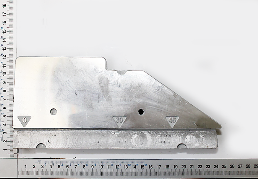 Verstellbare Anschlagskala für Maschinen mit Winkelmarkierungen (0°, 30°, 45°)