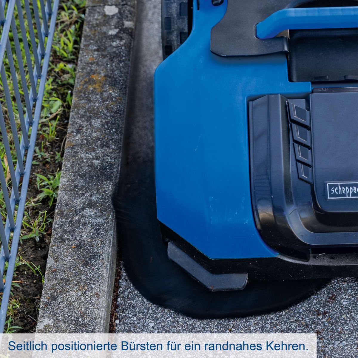 Seitlich positionierte Bürsten für präzises Randnahkehren