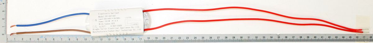 Elektronisches Vorschaltgerät mit Messskala, Ansicht von der Seite. Produktname: Vorschaltgerät 230V / 11W / 0.07A.