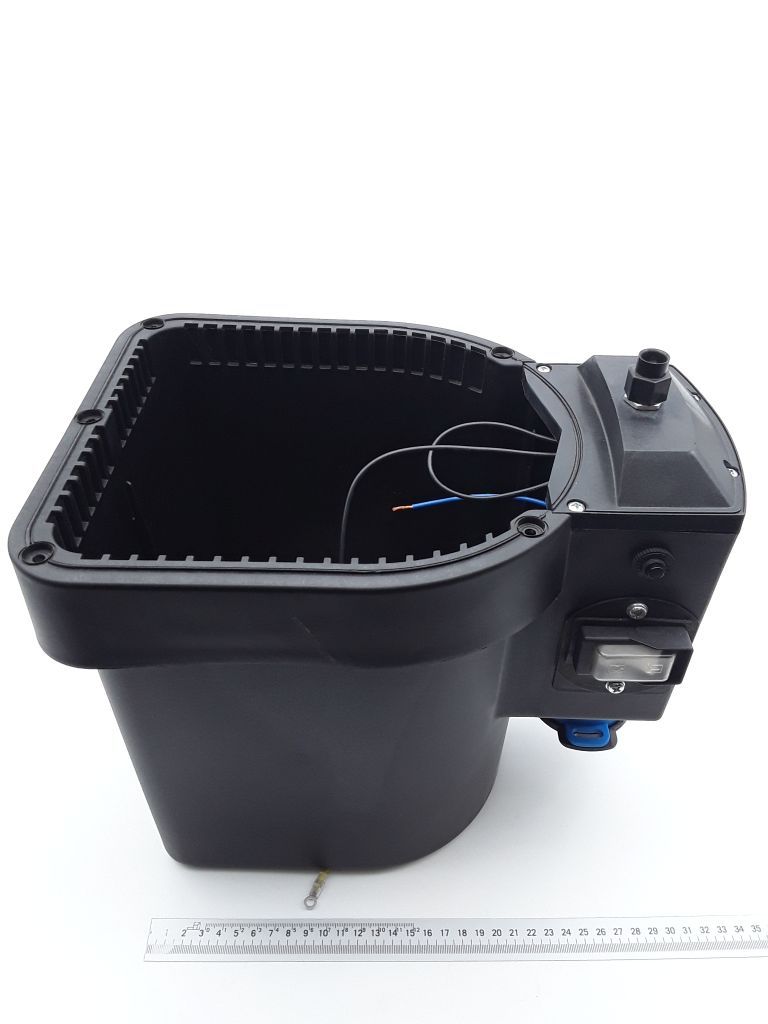 Motorhaube kpl. Biostar 2000 von Scheppach. Gezeigt von der Seite mit offenem Deckel.