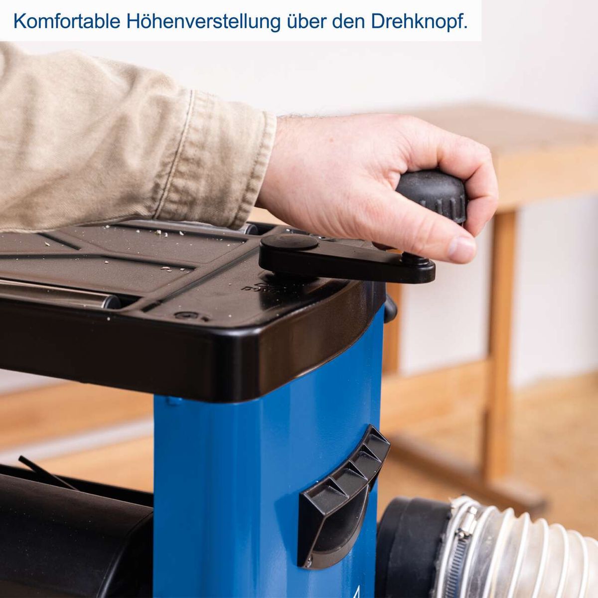 Die Höhenverstellung der Dickenhobelmaschine PLM1800 erfolgt komfortabel über einen Drehknopf.