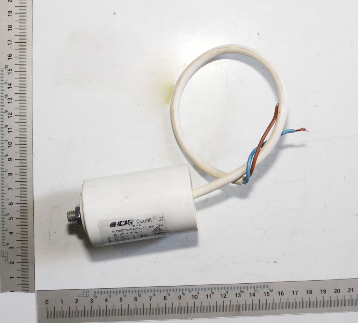 Elektrischer Kondensator (Scheppach) mit Anschlussklemmen und Isoliermaterial