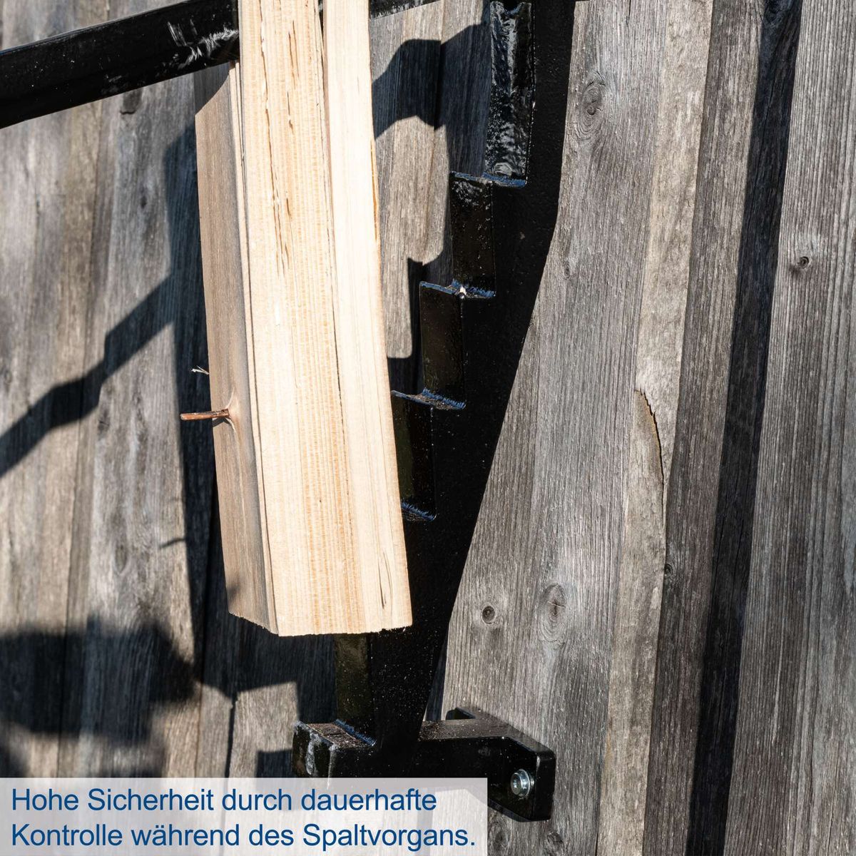 Holzspalter mit dauerhafter Kontrolle des Spaltvorgangs für hohe Sicherheit durch präzise Führung und stabile Mechanik
