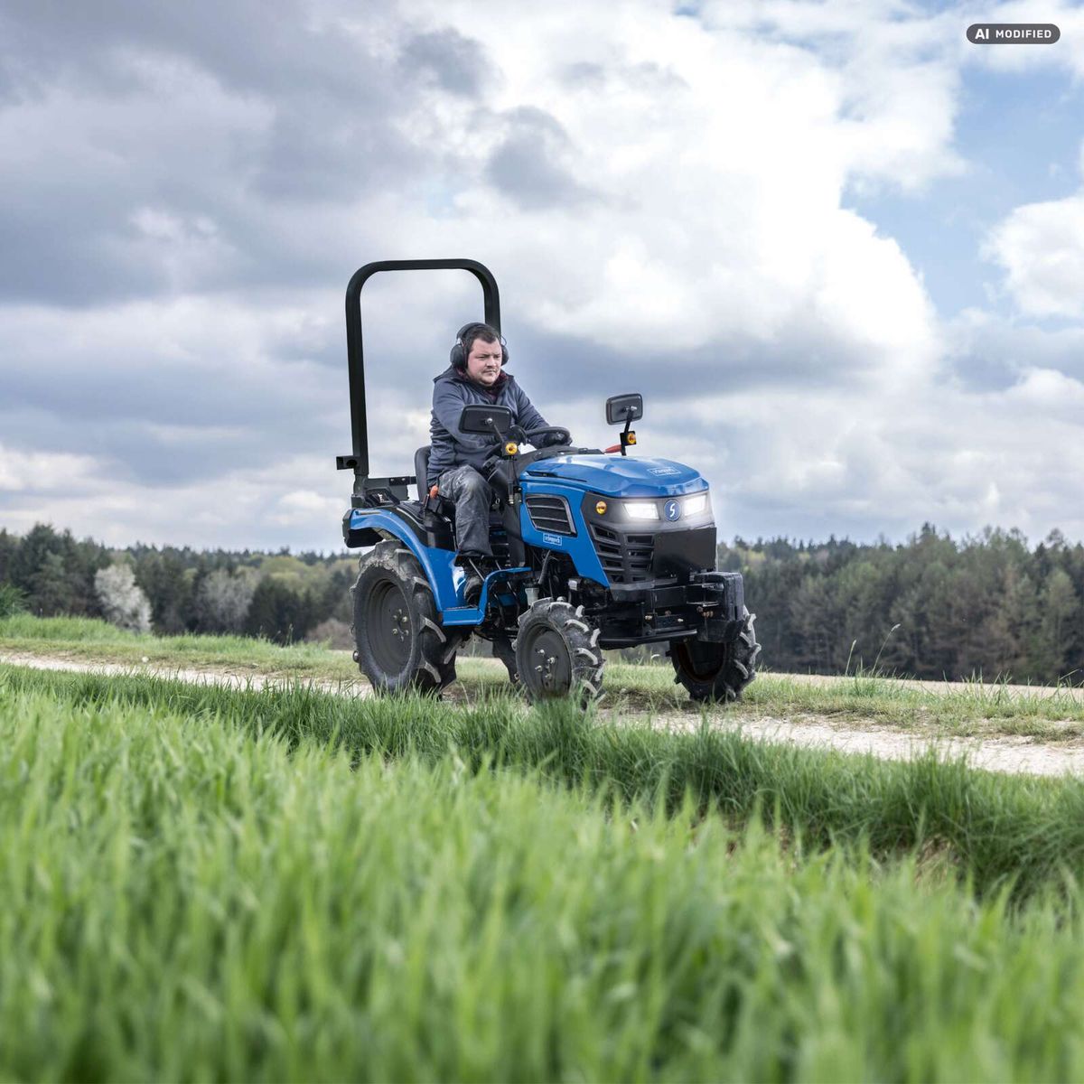 Scheppach Kompakttraktor MT25 mit Allradantrieb und Differentialsperre im Einsatz