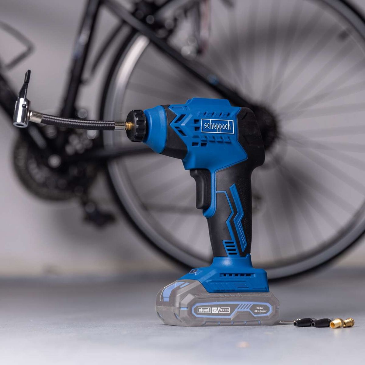 Scheppach-Akku-Luftpumpe mit integriertem Werkzeug und Akku, LED-Anzeige