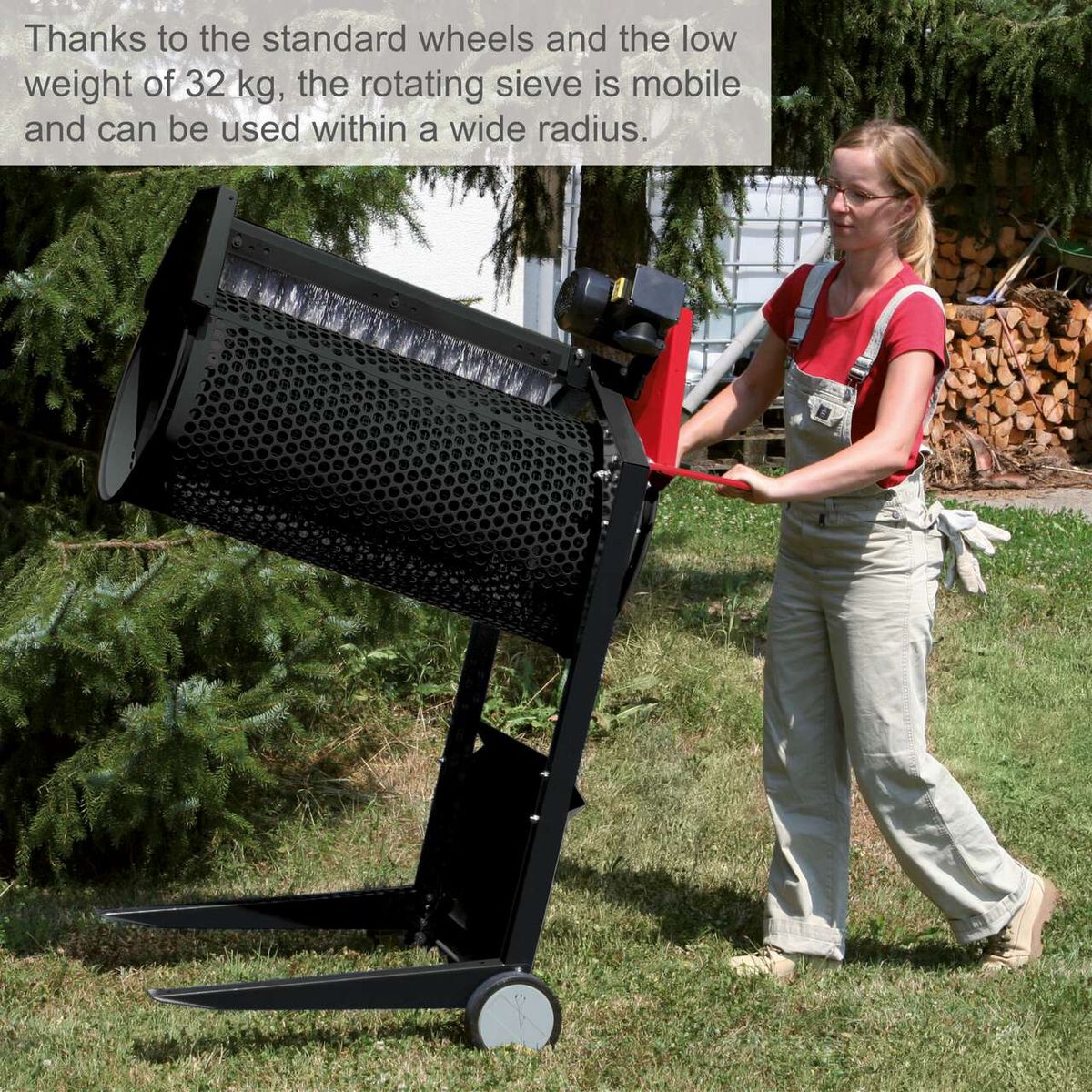 The Scheppach RS400 roller sieve is mobile thanks to standard wheels and a weight of 32 kg. It can be used within a wide radius.