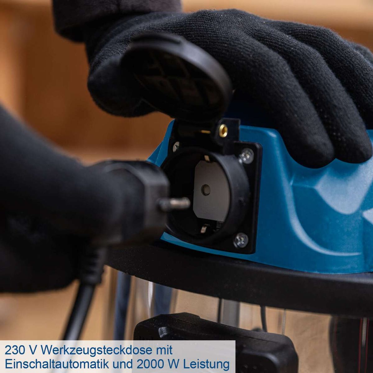 230 V Werkzeugsteckdose mit Einschaltautomatik und 2000 W Leistung. Ideal für den Anschluss von Elektrowerkzeugen direkt am Nass- und Trockensauger ASP50-ES von Scheppach.