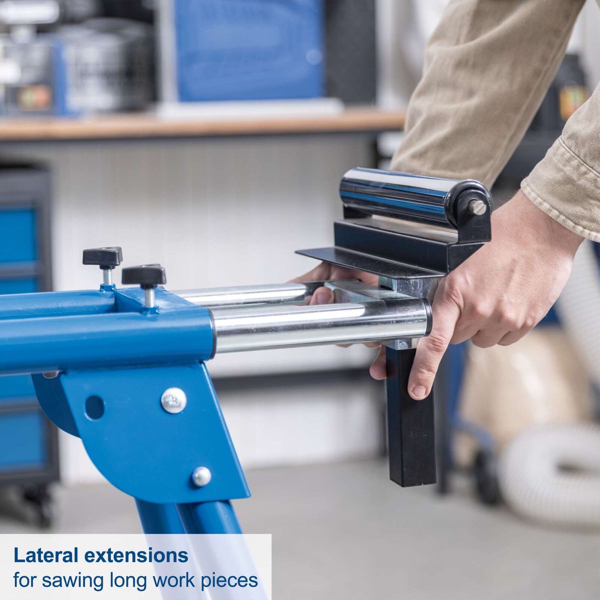 The Universal Mitre Saw Stand UMF2000 by Scheppach features lateral extensions for sawing long work pieces. The height is 845 mm and the load capacity is 250 kg. The extension length is 1.16 to 2.0 meters.
