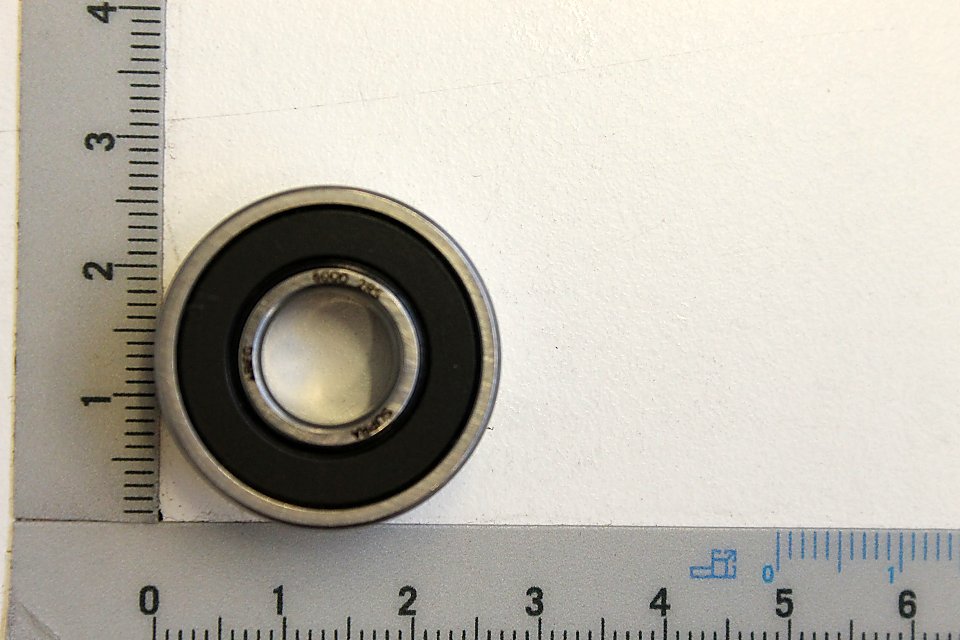 Rillenkugellager 6000-2RS Ø26xØ10x8 von Scheppach. Das Lager wird von der Seite gezeigt.