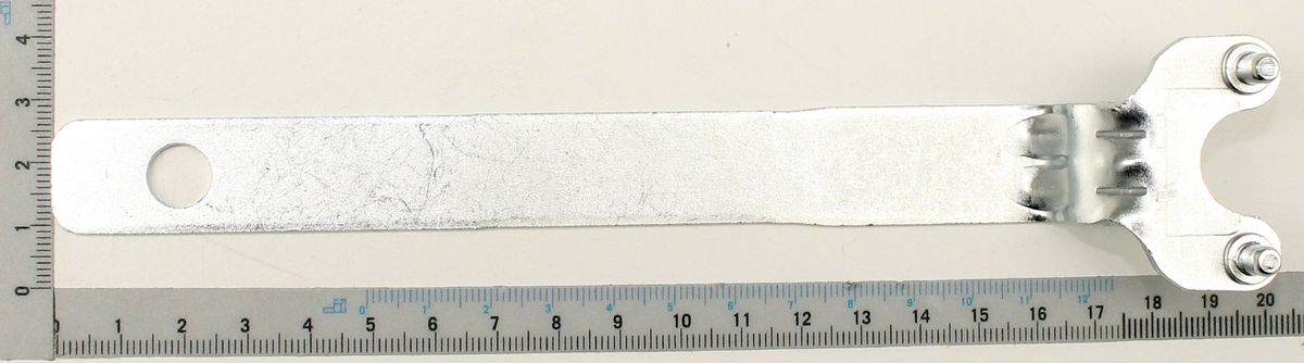 Stirnlochschlüssel mit 20 cm Länge, von oben fotografiert. Ein Lineal zeigt die Länge an.