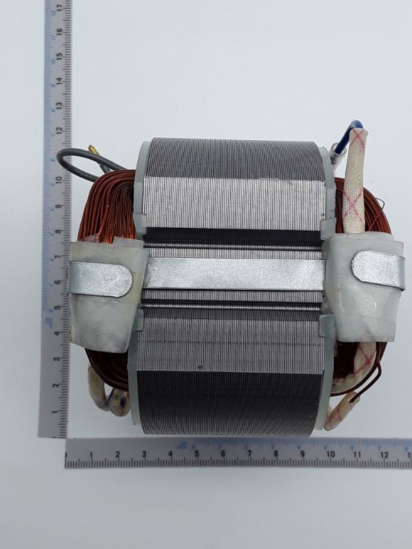 Statorteil mit Windungen und Anschlussleitungen