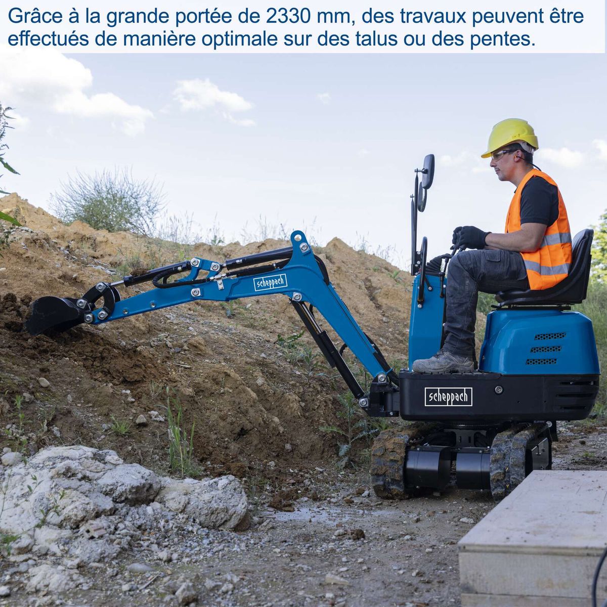 The Scheppach EXC815 petrol mini excavator with 8.5 HP, 2330 mm digging width and 690 mm track width. Chain drive for optimal performance on uneven terrain. Perfect for DIY projects.