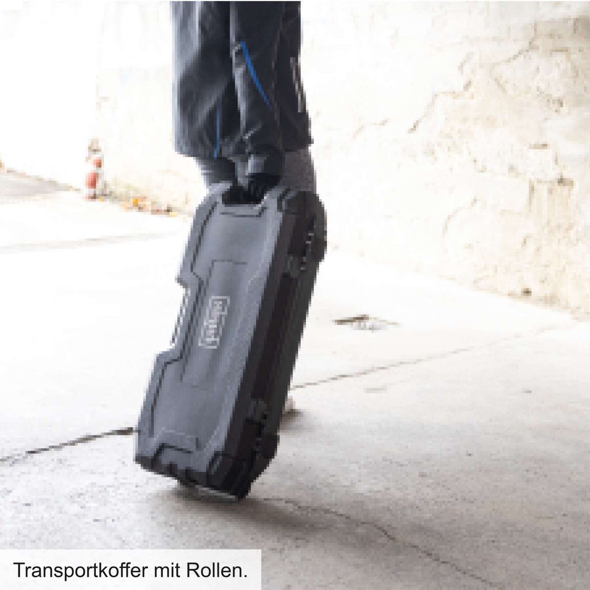 Transportkoffer mit Rollen für einfachen Transport und Lagerung der Werkzeuge.
