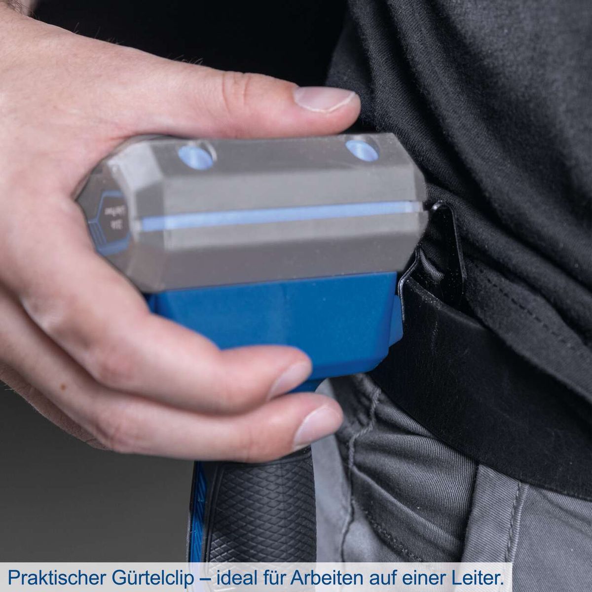 Praktischer Gürtelclip – ideal für Arbeiten auf einer Leiter. Der Akku-Bohrschrauber BC-DD60-X von Scheppach bietet ein Drehmoment von 60Nm, 25+1 Drehmomentstufen und eine LED-Beleuchtung. Brushless-Technologie für effizientes Arbeiten.