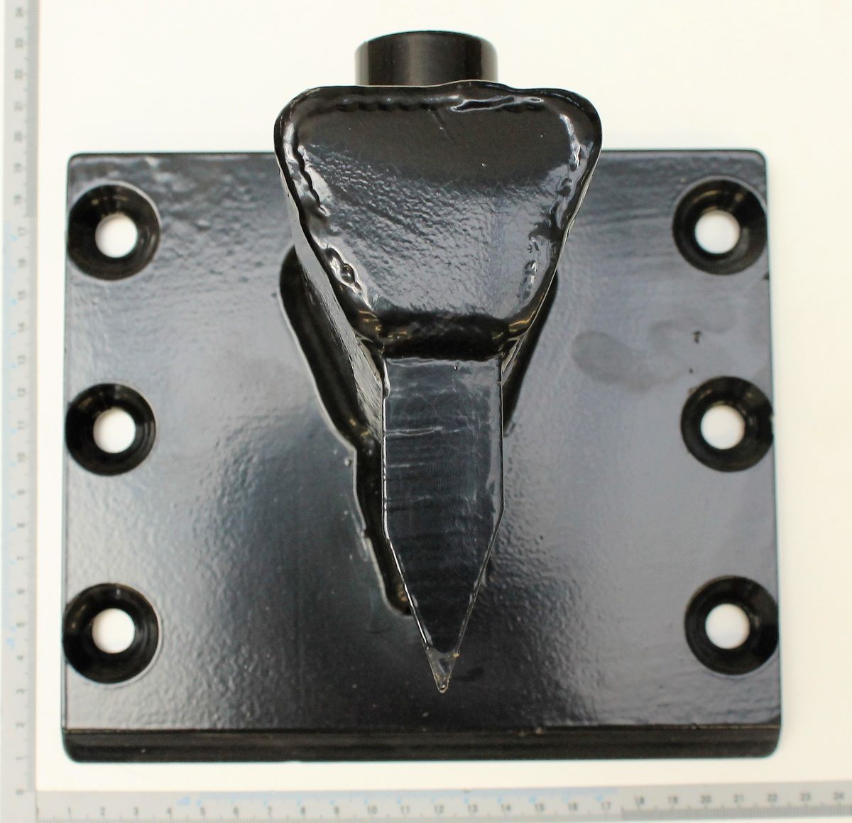 Scheppach-Spaltmesser mit präziser Klinge, montiert auf Halterung mit Bohrungen für Befestigung