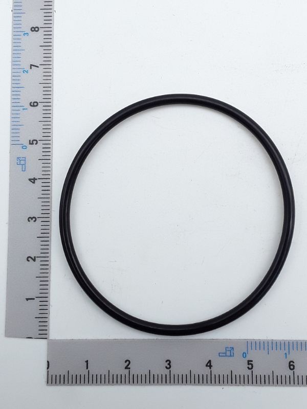 O-Ring Ø 51 mm x 2,5 mm, von vorne fotografiert, neben einem Lineal zur Größenveranschaulichung.
