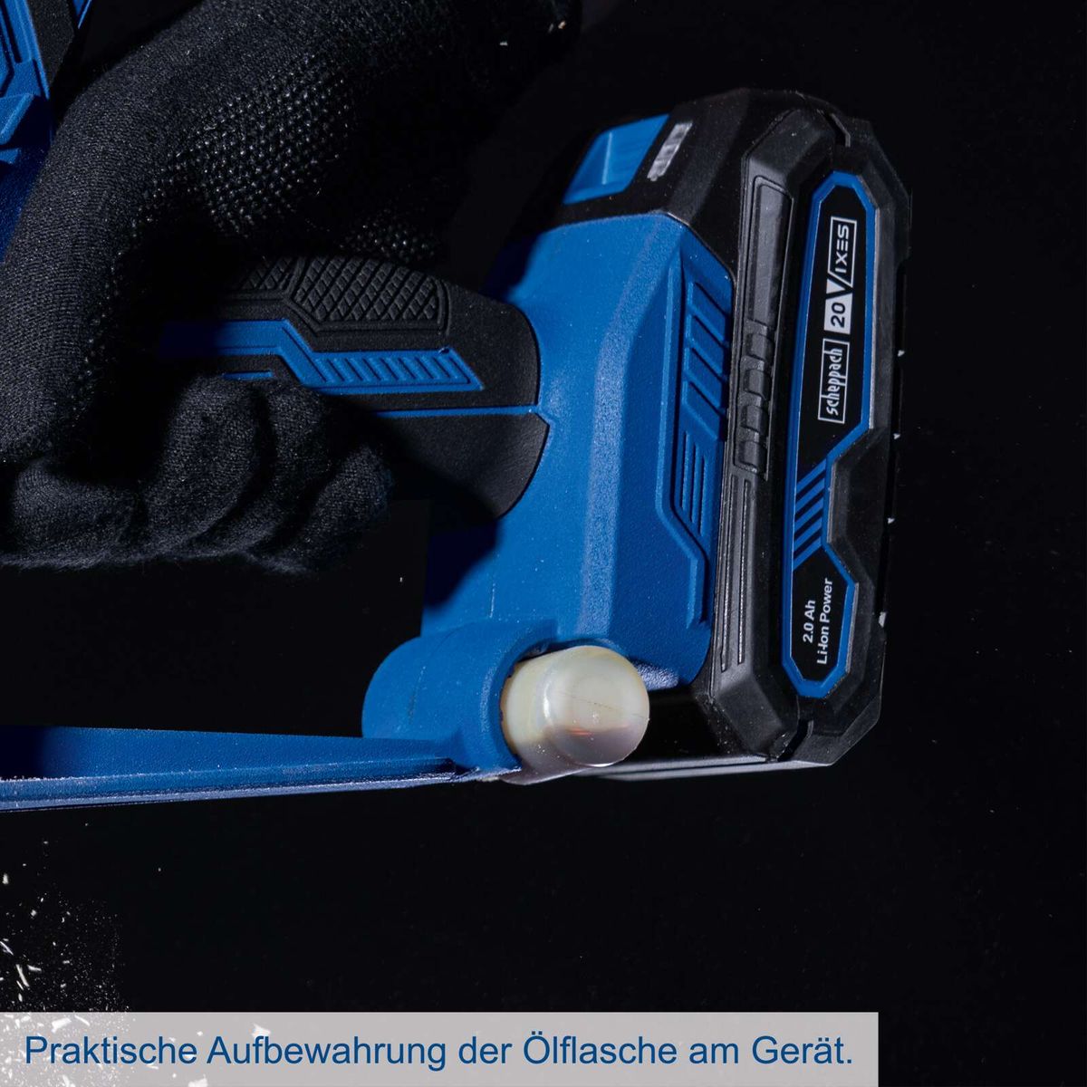 Ölflasche am Gerät befestigt, praktische Lagerung für schnellen Zugang