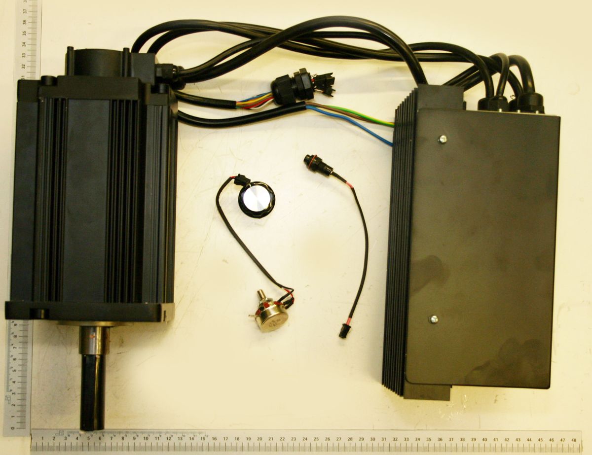 Frequenzrichter mit integriertem Motor und Steuergeräten