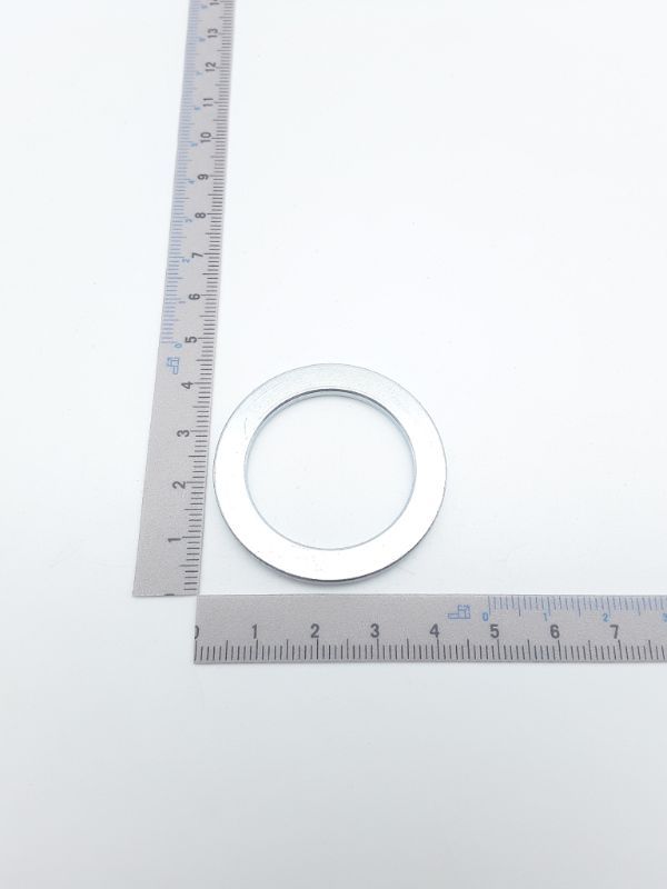 Spannscheibe-Vorritzer 42x2,5 von Scheppach. Gezeigt von der Seite neben einem Lineal zur Größenveranschaulichung.