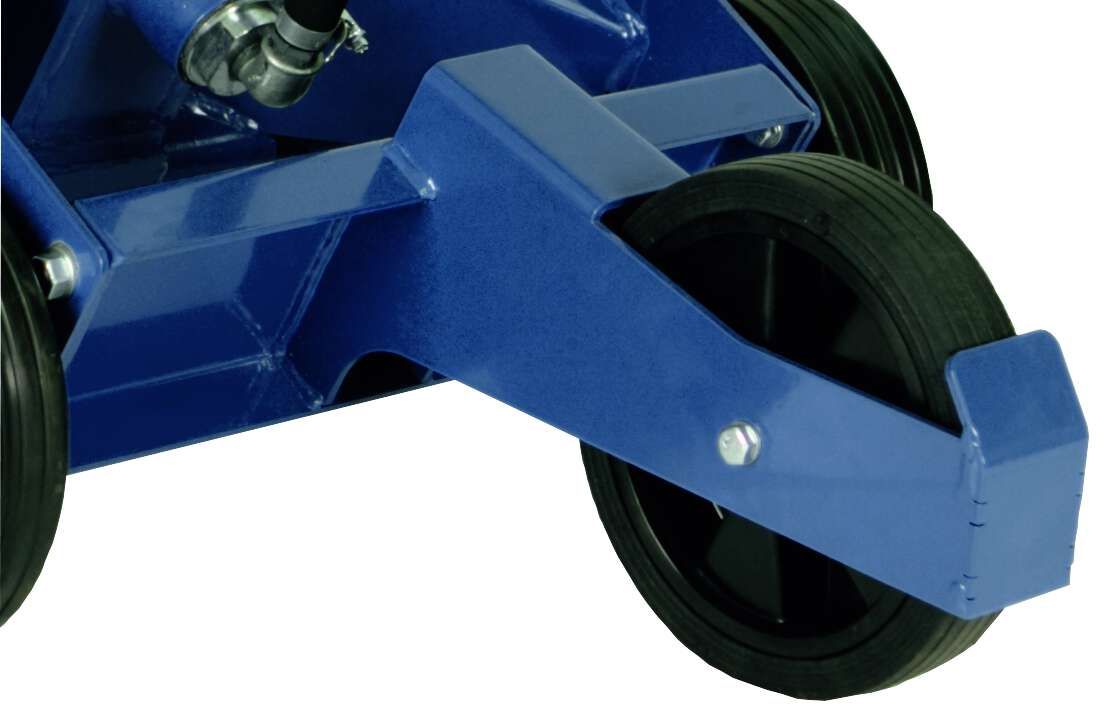 Ein blaues Scheppach-Transportrad mit zwei großen schwarzen Reifen. Das Rad ist Teil des Fahrvorrichtungs-Kits.