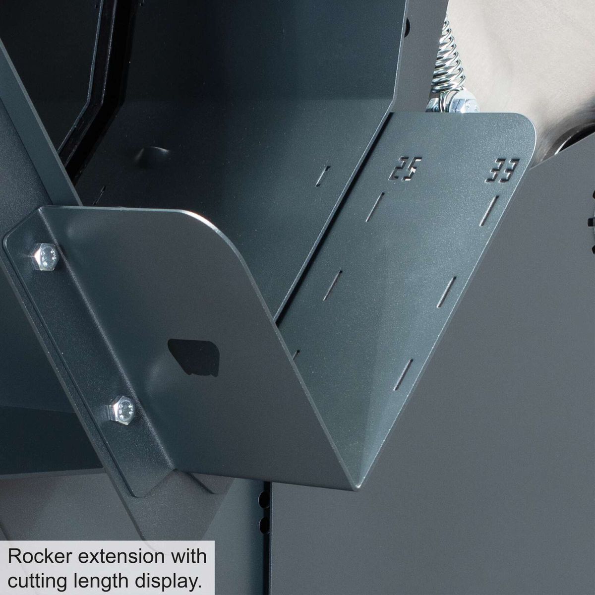 Rocker-Erweiterung mit Anzeige der Schnittlänge. Die Anzeige zeigt die aktuelle Schnittlänge an, was eine präzise und einfache Einstellung ermöglicht.