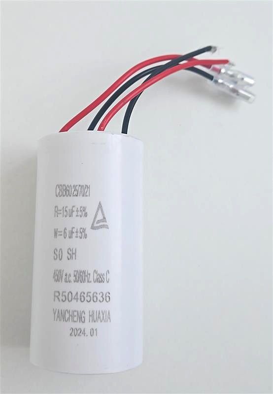 Kondensator (CB-Bauform, 15 µF, 450 V) mit Anschlussklemmen