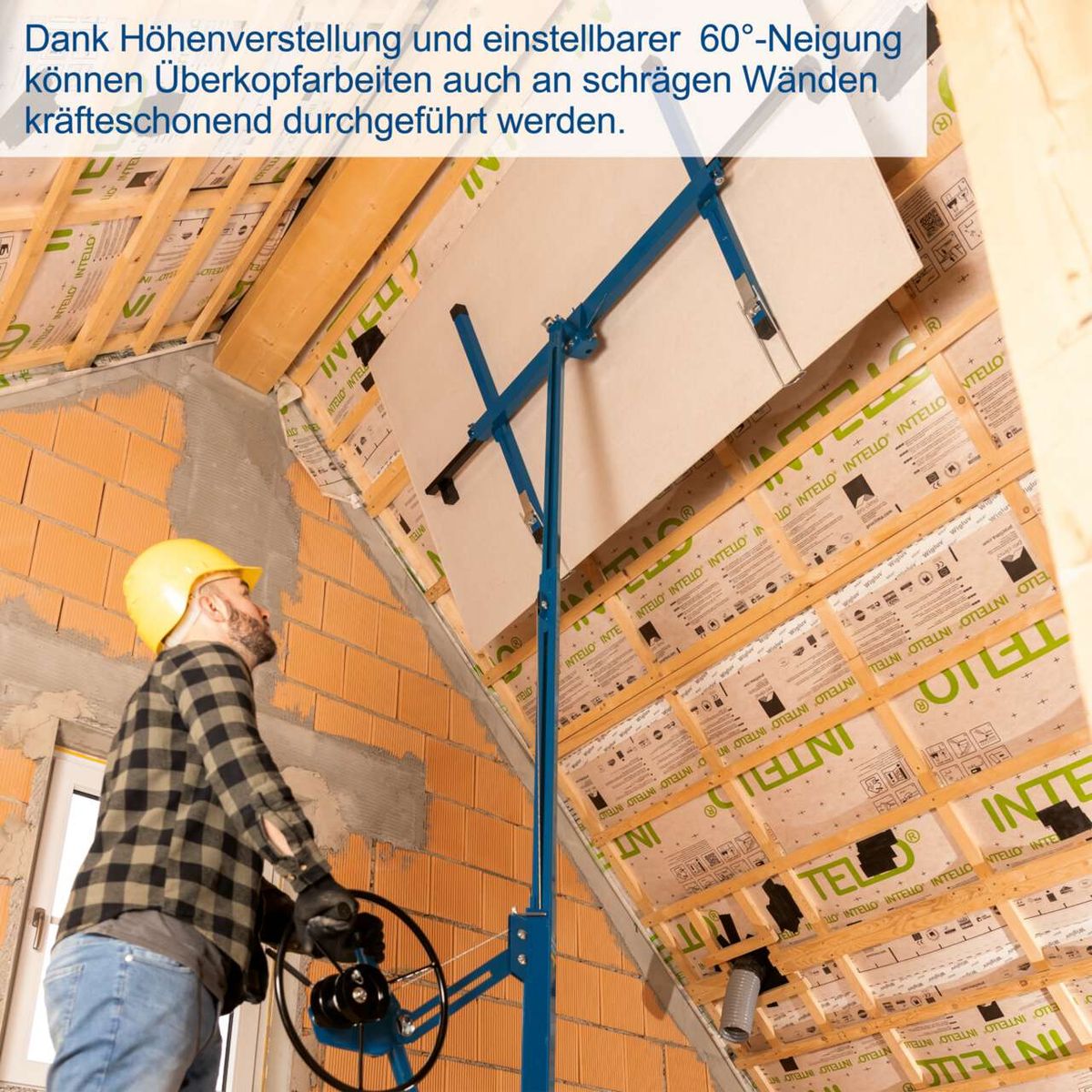 Trockenbaulift mit höhenverstellbarer und einstellbarer 60°-Neigung für sichere Arbeiten an schrägen Wänden