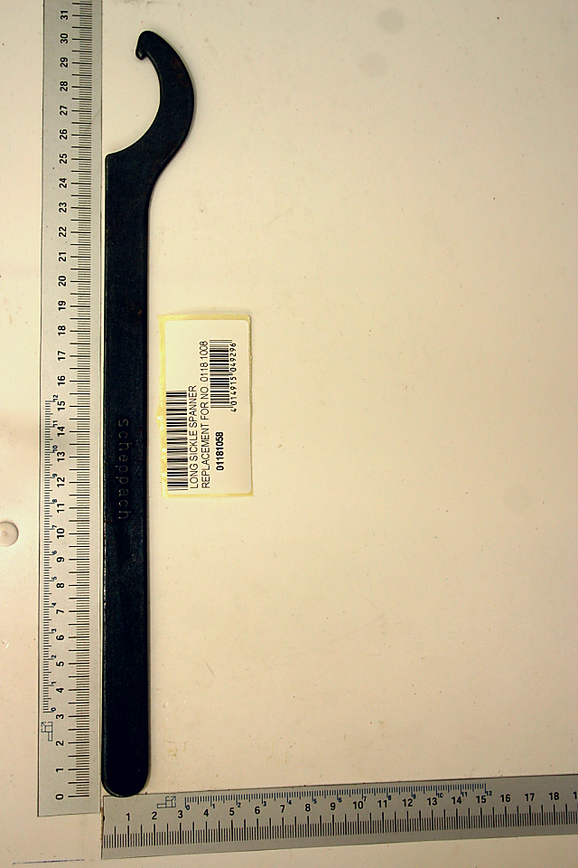 Hakenschlüssel lang 305x38x4 von Scheppach, gezeigt von der Seite mit einem Maßstab daneben.