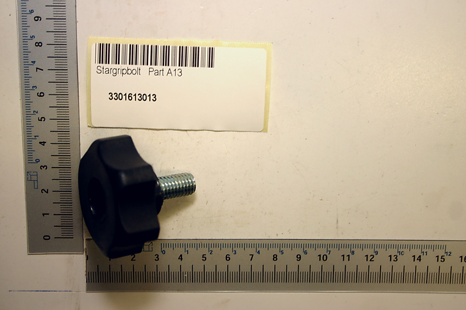 Sterngriffschraube von Scheppach, Artikelnummer 3301613013, gezeigt von der Seite.