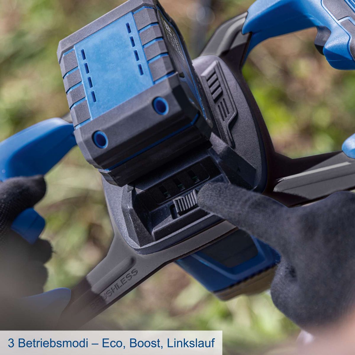 Der Akku Erdbohrer EB100-X von Scheppach bietet 3 Betriebsmodi: Eco, Boost und Linkslauf für flexible Anwendung. Mit Softgrip für komfortables Arbeiten. Inkl. 4Ah Akku und 2,4A Ladegerät.