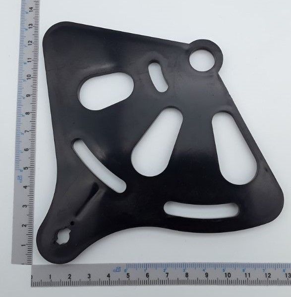 Schließplatte von Scheppach, gezeigt von vorne auf weißem Hintergrund.